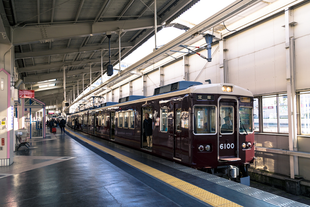 阪急電車のホーム