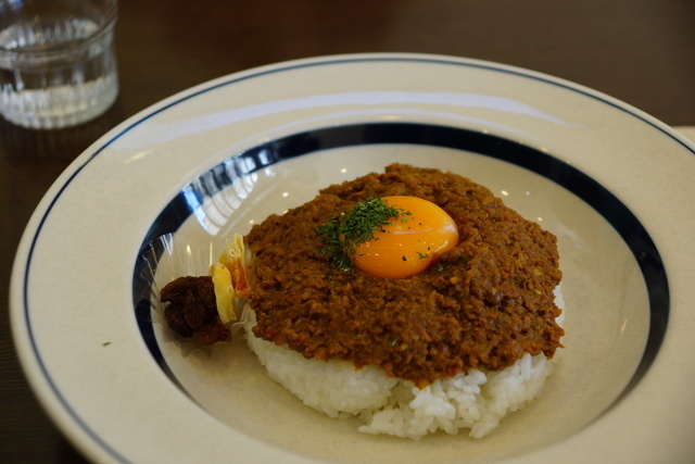 卵黄とキーマカレー