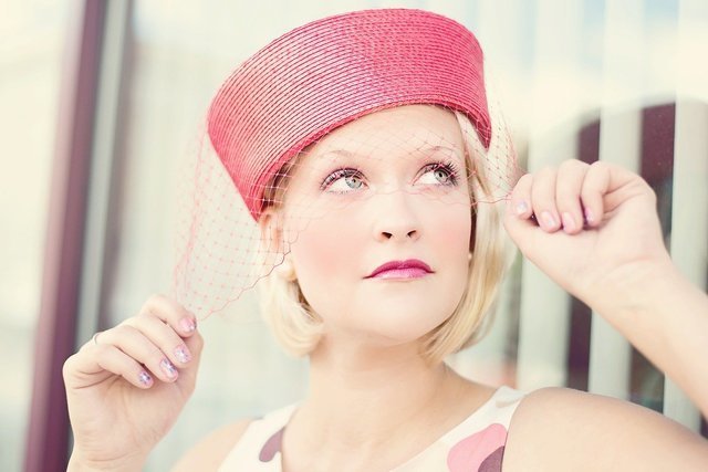 ショートヘアの女性