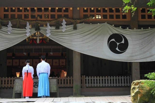 巫女と神主