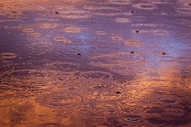 急に雨を降る