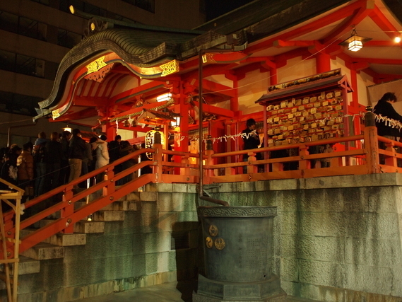 花園神社の境内