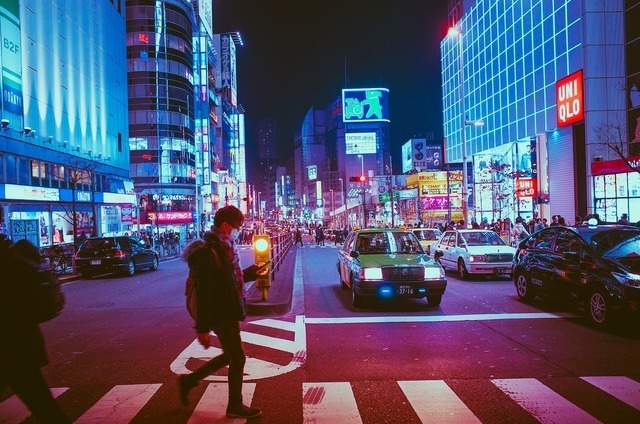 大通りの横断歩道