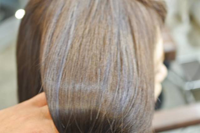 ベージュ＆グレーのヘアカラー