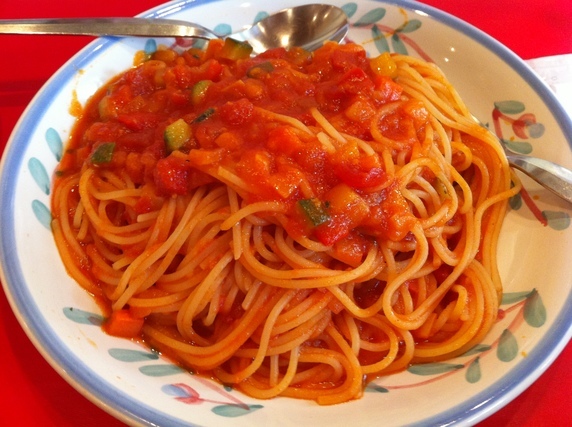 トマトソースのパスタ