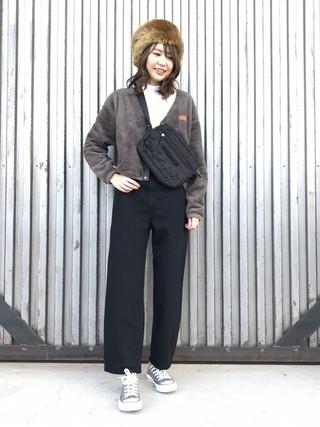グレーフリース×黒パンツコーデ