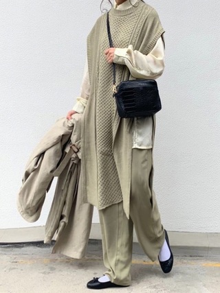 ニュアンスカーキコーデ