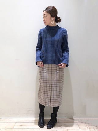 タイトスカート×ボトルネックニット