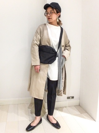 ノーカラーコート×きれいめ黒パンツコーデ