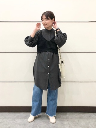 黒シャツ