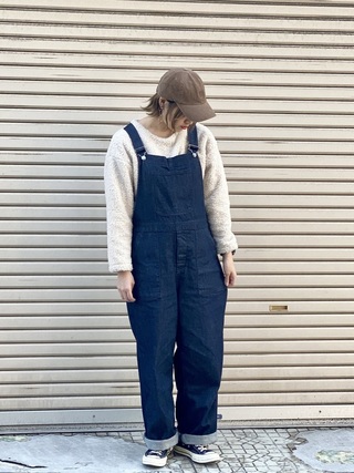デニムオーバーオールコーデ