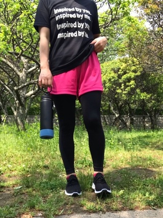 黒Tシャツコーデ