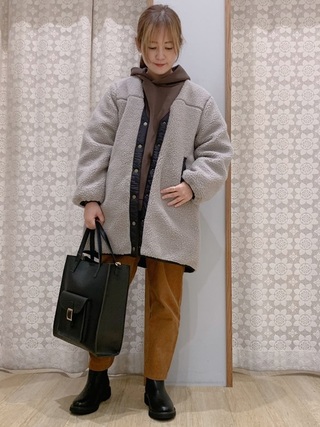 ノーカラーブルゾンコーデ