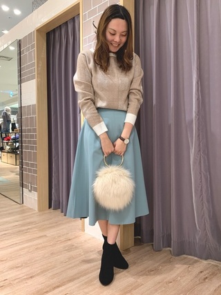 ニット×カラースカート