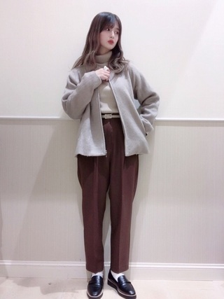 テーパードパンツコーデ