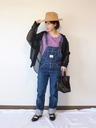 大人のサロペットコーデ