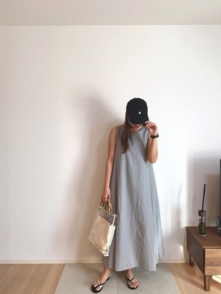 ブルーグレーワンピースコーデ