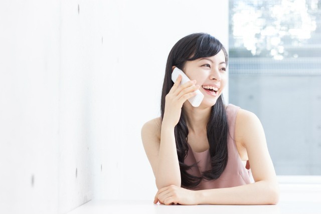 電話している女性